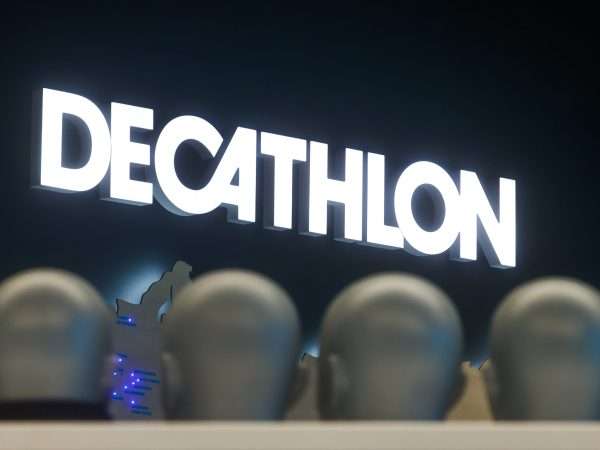 aktivy decathlon v rf namereny prodat vladelcu franshizy mango