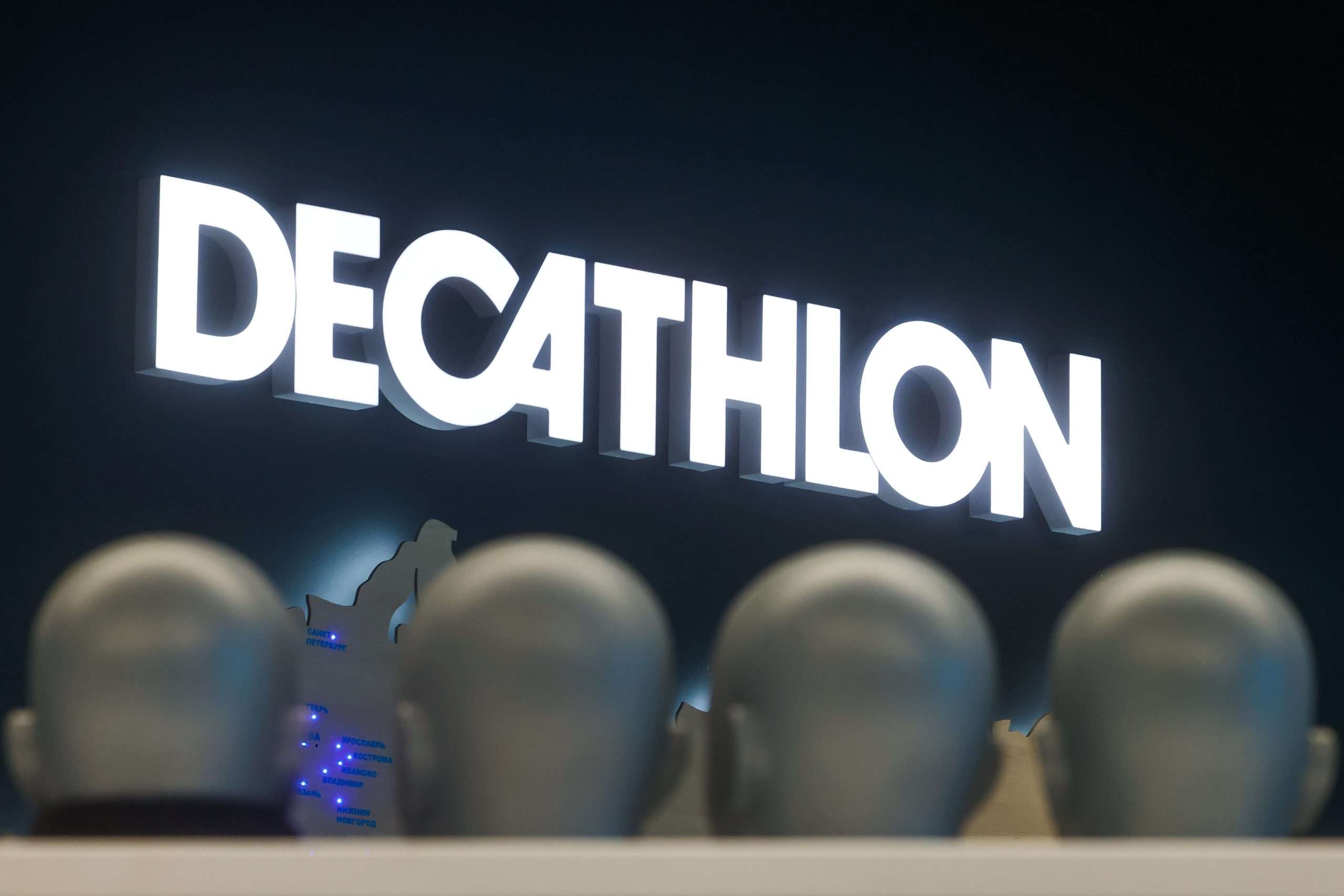 aktivy decathlon v rf namereny prodat vladelcu franshizy mango scaled