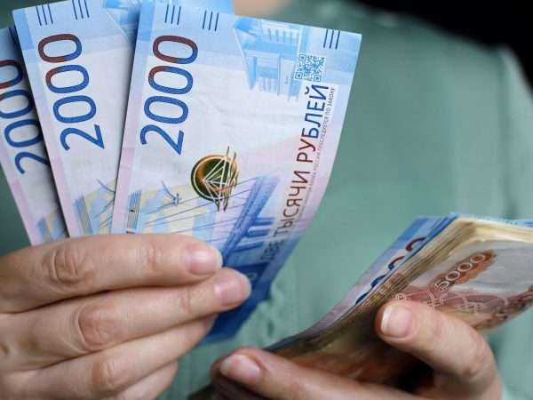 ekonomist nazval srednjuju summu posobiya po bolnichnomu v 2025 godu