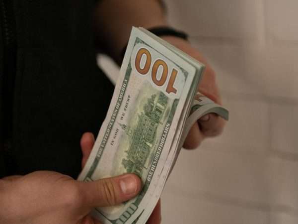 ekonomist predupredil k chemu privedet rost kursa dollara do 160 rublej 1