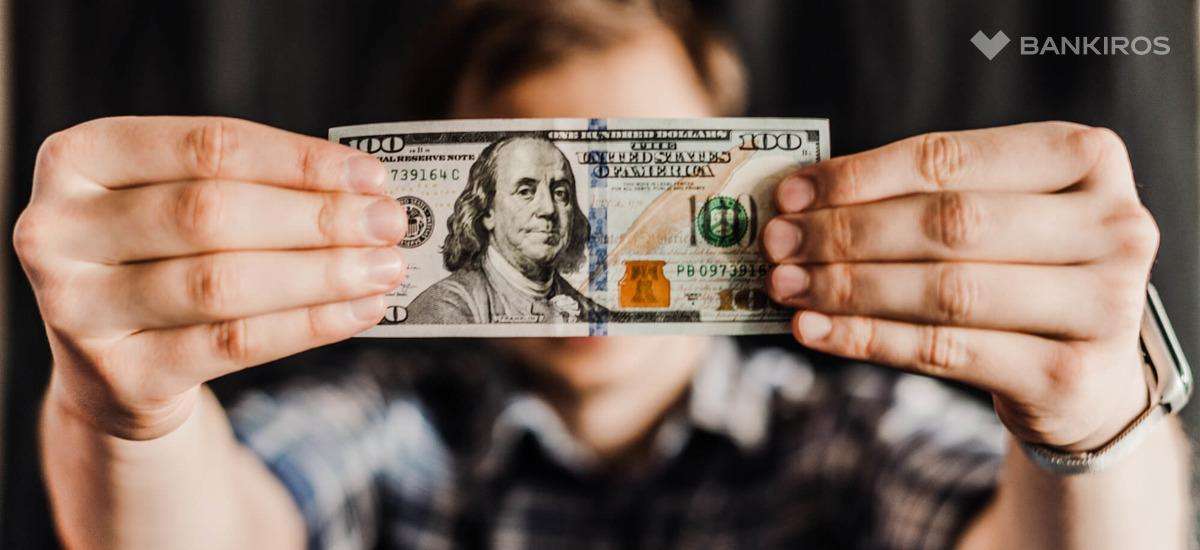 krupnejshie banki mira predskazali devalvaciju dollara v 2025 godu