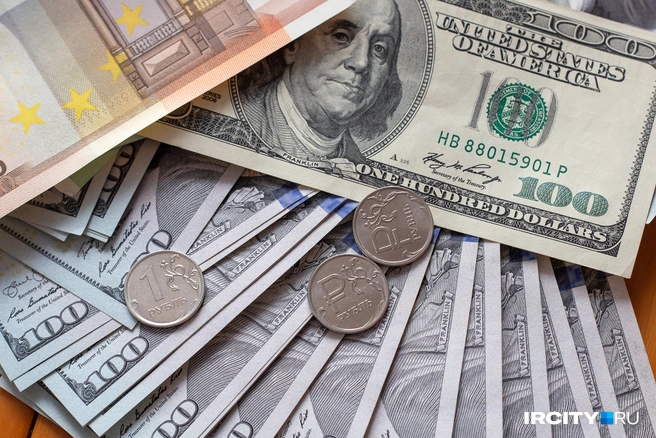 oslablenie rublya neizbezhno skolko budut stoit dollar evro i juan v ijule