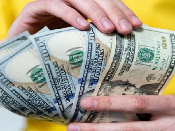 podpolnye menyaly prosyat za dollary 150 rublej chto proishodit na chernom rynke