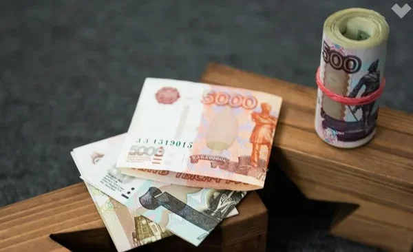 v oktyabre rossiyan ozhidaet rost zarplat komu i na skolko povysyat oklady