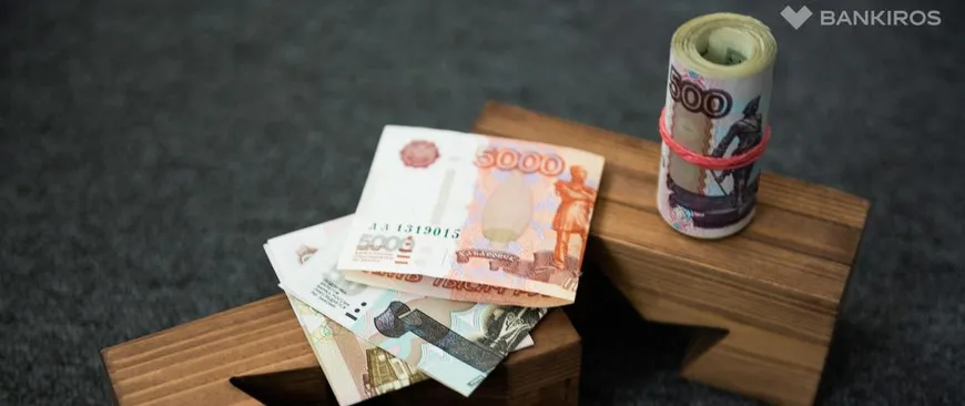 v oktyabre rossiyan ozhidaet rost zarplat komu i na skolko povysyat oklady