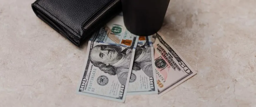 dollar deshevle 50 ili dorozhe 200 chego rossiyane zhdut ot chernogo avgusta