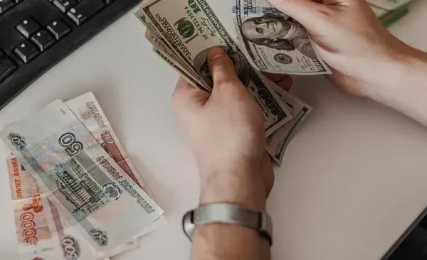 inflyaciya i devalvaciya rublya chto zhdet rossijskih vkladchikov k koncu goda