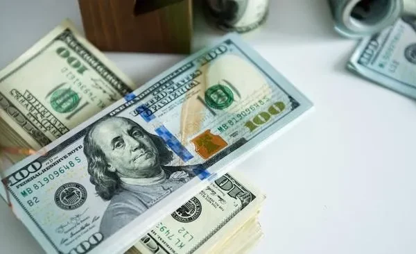 rossiyan prizvali ne zhdat obvala dollara do 50 i gotovitsya k devalvacii rublya